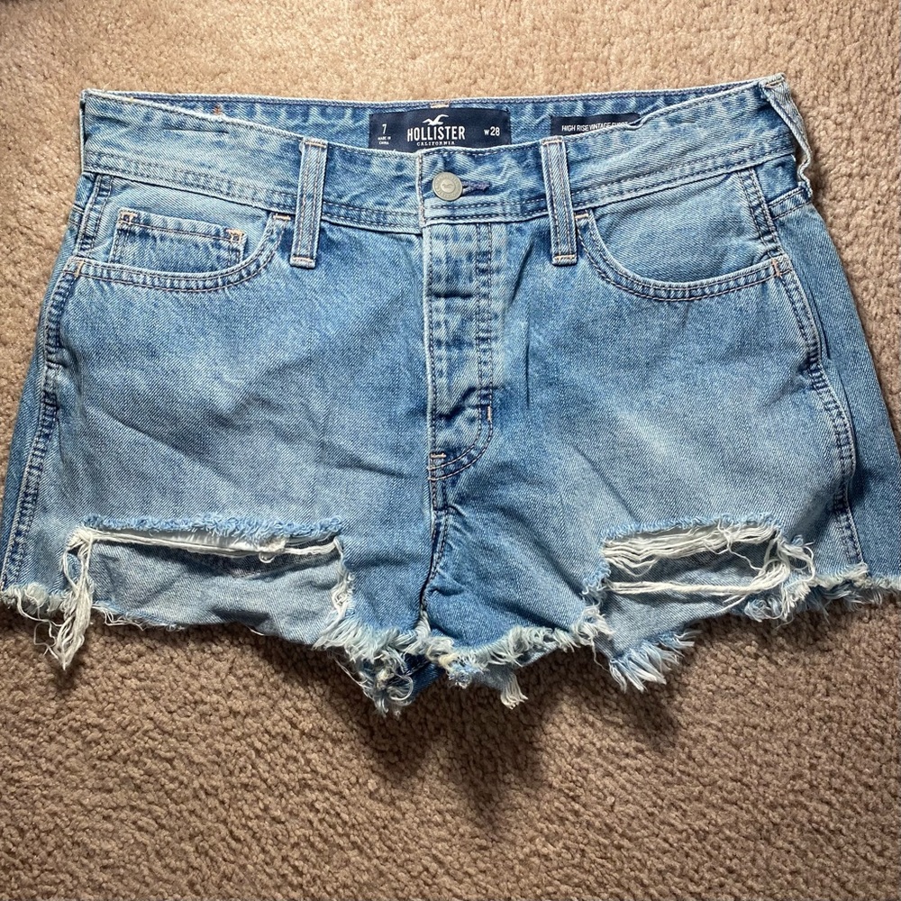 Hollister: High Rise Vintage Shorts